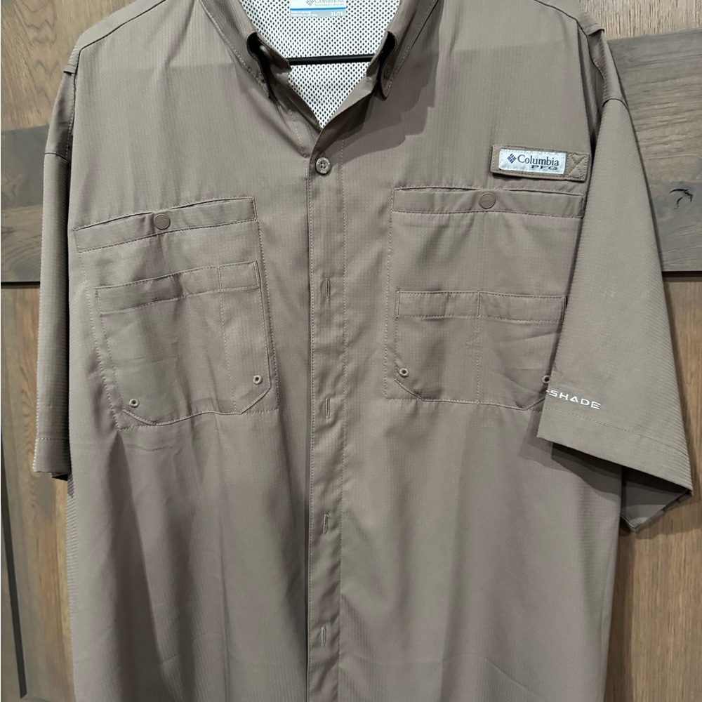 Columbia Men's Brown Shirt